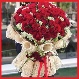 majestic-love-80-red-roses-beautifully-decorated